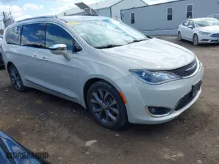 2017 Chrysler Pacifica Limited with VIN 2C4RC1GG6HR768882, listed as a IAAI auction lot 41889479 with 126,874 mi miles. Bid and sale history available at carsss.com. Image 1.