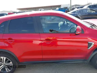 2023 Mitsubishi Outlander ES z VIN JA4ARUAU7PU009973, wystawiony jako IAAI lot #41739275 z przebiegiem 39 215 mil mil oraz . Historia ofert i sprzedaży dostępna na DreamBid. Obrazek 13.