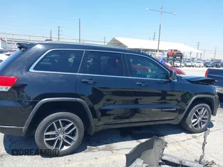 2018 Jeep Grand Cherokee Laredo E z VIN 1C4RJEAG9JC131344, wystawiony jako IAAI lot #42218060 z przebiegiem 126 639 mil mil oraz . Historia ofert i sprzedaży dostępna na DreamBid. Obrazek 14.
