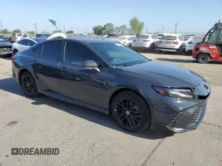 2025 Toyota Camry LE z VIN 4T1DAACK1SU539963, wystawiony jako Copart lot #57273015 z przebiegiem 991 mil mil oraz Szkoda całkowita • Salvage title. Historia ofert i sprzedaży dostępna na DreamBid. Obrazek 4.