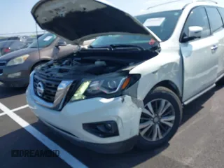 2017 Nissan Pathfinder SV z VIN 5N1DR2MN7HC695396, wystawiony jako IAAI lot #41899881 z przebiegiem 162 061 mil mil oraz . Historia ofert i sprzedaży dostępna na DreamBid. Obrazek 6.