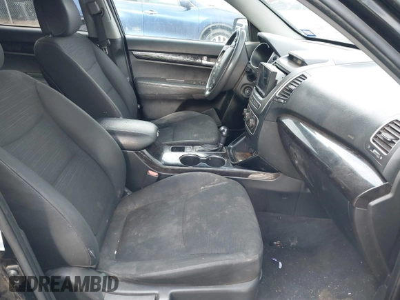 2014 Kia Sorento LX with VIN 5XYKT3A67EG539205, listed as a IAAI auction lot 41877741 with 177,446 mi miles. Bid and sale history available at carsss.com. Image 5.