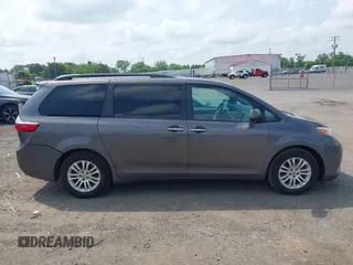 2017 Toyota Sienna XLE Auto Access Seat z VIN 5TDYZ3DC1HS767802, wystawiony jako IAAI lot #42442018 z przebiegiem 127 206 mil mil oraz . Historia ofert i sprzedaży dostępna na DreamBid. Obrazek 13.