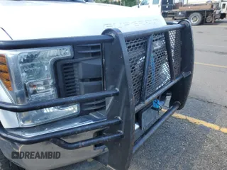 2018 Ford F-250 XL with VIN 1FT7W2BT1JEB88967, listed as a IAAI auction lot 42743495 with 215,105 mi miles and . Bid and sale history available at DreamBid. Image 6.
