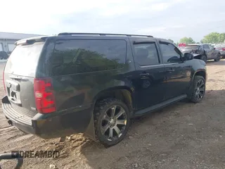 2007 Chevrolet Suburban LT с VIN 1GNFK16317J312027, выставлен на аукционе IAAI как лот 42214940 с пробегом 305 088 миль миль и . История ставок и продаж доступна на DreamBid. Изображение 4.