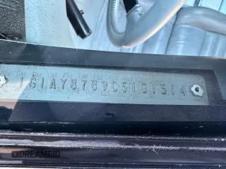 1982 Chevrolet Corvette z VIN 1G1AY8789C5101514, wystawiony jako Copart lot #87106344 z przebiegiem 3 012 mil mil oraz Czysty tytuł • Clean title. Historia ofert i sprzedaży dostępna na DreamBid. Obrazek 10.