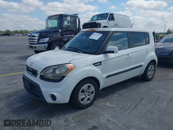 2013 Kia Soul with VIN KNDJT2A50D7568070, listed as a IAAI auction lot 42112257 with 175,207 mi miles. Bid and sale history available at carsss.com. Image 2.