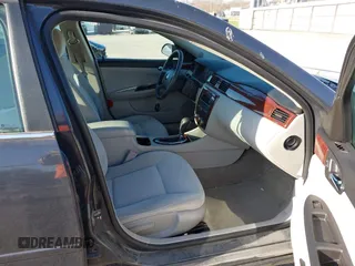 2008 Chevrolet Impala LS z VIN 2G1WB58K381310577, wystawiony jako IAAI lot #41977761 z przebiegiem 134 170 mil mil oraz . Historia ofert i sprzedaży dostępna na DreamBid. Obrazek 5.
