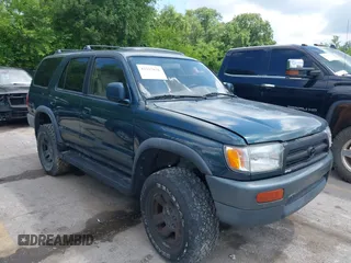 1998 Toyota 4Runner SR5 z VIN JT3HN86R5W0158159, wystawiony jako IAAI lot #42357636 z przebiegiem 230 356 mil mil oraz . Historia ofert i sprzedaży dostępna na DreamBid. Obrazek 1.