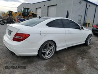 2013 Mercedes-Benz C 350 с VIN WDDGJ5HB6DG052606, выставлен на аукционе Copart как лот 56541495 с пробегом 108 501 миль миль и Списание • Salvage title. История ставок и продаж доступна на DreamBid. Изображение 3.