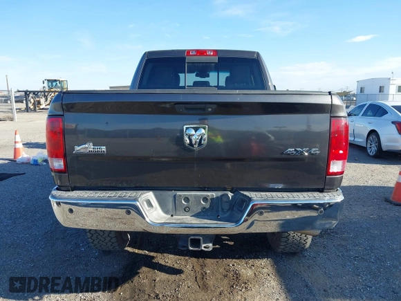2018 Ram 2500 Big Horn with VIN 3C6UR5DL2JG217613, listed as a IAAI auction lot 41787606 with 101,712 mi miles. Bid and sale history available at carsss.com. Image 17.