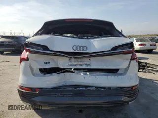 2024 Audi Q8 e-tron Premium Plus z VIN WA15AAGE6RB025796, wystawiony jako Copart lot #54271535 z przebiegiem 29 045 mil mil oraz Szkoda całkowita • Salvage title. Historia ofert i sprzedaży dostępna na DreamBid. Obrazek 6.
