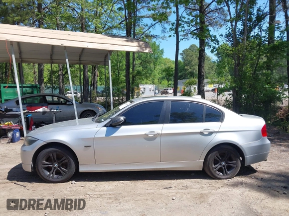2008 BMW 3 Series 328xi с VIN WBAVC935X8K044268, выставлен на аукционе IAAI как лот 42116630 с пробегом 137 739 миль миль и . История ставок и продаж доступна на DreamBid. Изображение 13.