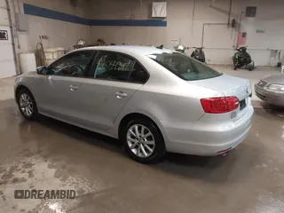 2012 Volkswagen Jetta SE с VIN 3VWDX7AJ9CM018864, выставлен на аукционе IAAI как лот 42044947 с пробегом 142 549 миль миль и . История ставок и продаж доступна на DreamBid. Изображение 3.
