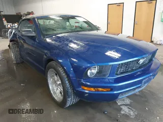 2006 Ford Mustang Standard z VIN 1ZVFT84N365217671, wystawiony jako IAAI lot #41633515 z przebiegiem 80 637 mil mil oraz . Historia ofert i sprzedaży dostępna na DreamBid. Obrazek 1.
