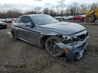 2015 BMW M4 z VIN WBS3R9C57FK329427, wystawiony jako Copart lot #53252995 z przebiegiem 94 039 mil mil oraz Szkody całkowita. Historia ofert i sprzedaży dostępna na DreamBid. Obrazek 4.