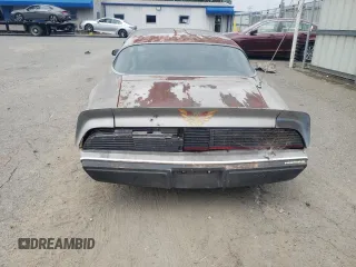 1979 Pontiac Firebird z VIN 2V8729L171075, wystawiony jako Copart lot #65532655 z przebiegiem 17 594 mil mil oraz Czysty tytuł • Clean title. Historia ofert i sprzedaży dostępna na DreamBid. Obrazek 6.