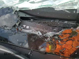 2024 Tesla Model Y Long Range z VIN 7SAYGDEEXRA324517, wystawiony jako Copart lot #55274615 z przebiegiem Nie podano mil oraz Szkoda całkowita • Salvage title. Historia ofert i sprzedaży dostępna na DreamBid. Obrazek 13.