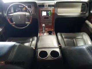 2011 Lincoln Navigator z VIN 5LMJJ2J54BEJ01175, wystawiony jako Copart lot #55411025 z przebiegiem 217 423 mil mil oraz Czysty tytuł • Clean title. Historia ofert i sprzedaży dostępna na DreamBid. Obrazek 8.