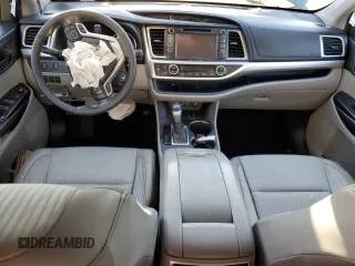 2018 Toyota Highlander LE с VIN 5TDBZRFH6JS817777, выставлен на аукционе Copart как лот 56344485 с пробегом 73 580 миль миль и Списание • Salvage title. История ставок и продаж доступна на DreamBid. Изображение 8.