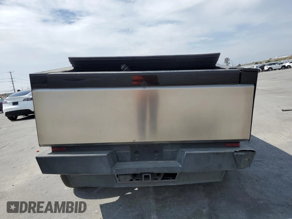 2024 Tesla Cybertruck z VIN 7G2CEHED4RA036923, wystawiony jako Copart lot #51940765 z przebiegiem 7 393 mil mil oraz Szkoda całkowita • Salvage title. Historia ofert i sprzedaży dostępna na DreamBid. Obrazek 6.