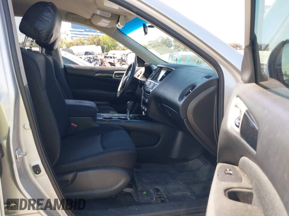 2017 Nissan Pathfinder SL z VIN 5N1DR2MNXHC669407, wystawiony jako IAAI lot #42067850 z przebiegiem 108 269 mil mil oraz . Historia ofert i sprzedaży dostępna na DreamBid. Obrazek 5.
