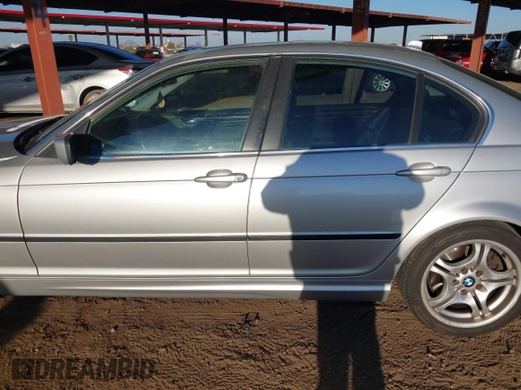 2005 BMW 3 Series 330i with VIN WBAEV53475KM43130, listed as a IAAI auction lot 41361364 with 152,382 mi miles. Bid and sale history available at carsss.com. Image 14.