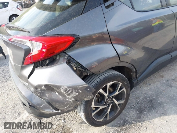 2019 Toyota C-HR XLE z VIN JTNKHMBX0K1013522, wystawiony jako IAAI lot #42053511 z przebiegiem 136 330 mil mil oraz . Historia ofert i sprzedaży dostępna na DreamBid. Obrazek 17.
