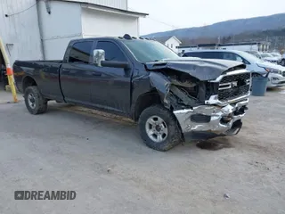 2019 Ram 2500 Tradesman with VIN 3C6UR5HL1KG642039, listed as a IAAI auction lot 41333697 with 151,962 mi miles. Bid and sale history available at carsss.com. Image 1.