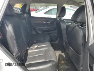 2018 Nissan Rogue SV z VIN JN8AT2MV6JW318673, wystawiony jako Copart lot #53471765 z przebiegiem 157 194 mil mil oraz Szkoda całkowita • Salvage title. Historia ofert i sprzedaży dostępna na DreamBid. Obrazek 10.
