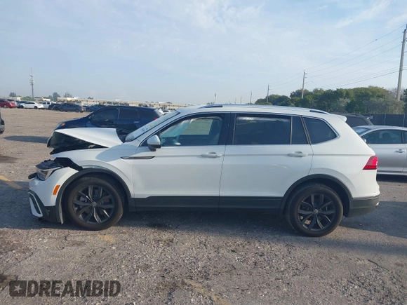 2024 Volkswagen Tiguan SE with VIN 3VV3B7AX3RM120298, listed as a IAAI auction lot 41862454 with Not provided miles and . Bid and sale history available at DreamBid. Image 14.
