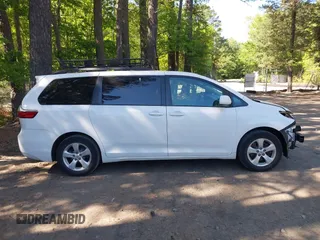 2016 Toyota Sienna LE AAS z VIN 5TDKK3DC4GS690593, wystawiony jako IAAI lot #42134347 z przebiegiem 175 063 mil mil oraz . Historia ofert i sprzedaży dostępna na DreamBid. Obrazek 14.