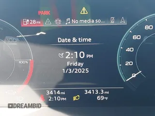 2024 Audi RS e-tron GT z VIN WAUBHBFWXR7901127, wystawiony jako IAAI lot #41220023 z przebiegiem 3414 mil mil oraz . Historia ofert i sprzedaży dostępna na DreamBid. Obrazek 16.