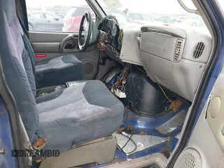 1997 GMC Safari z VIN 1GDDM19W0VB545092, wystawiony jako IAAI lot #41572568 z przebiegiem Nie podano mil oraz . Historia ofert i sprzedaży dostępna na DreamBid. Obrazek 5.