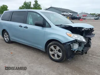 2016 Toyota Sienna L z VIN 5TDZK3DC5GS710011, wystawiony jako IAAI lot #42358731 z przebiegiem 119 104 mil mil oraz . Historia ofert i sprzedaży dostępna na DreamBid. Obrazek 1.