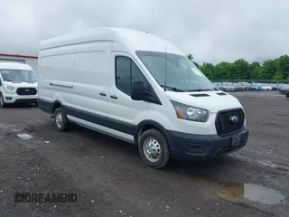 2023 Ford Transit Cargo z VIN 1FTBR3U86PKA07419, wystawiony jako IAAI lot #42427609 z przebiegiem 105 256 mil mil oraz . Historia ofert i sprzedaży dostępna na DreamBid. Obrazek 1.