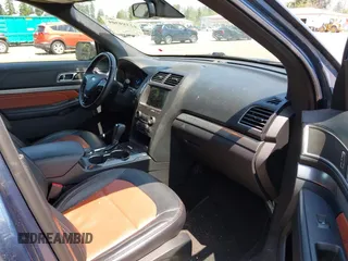 2019 Ford Explorer XLT z VIN 1FM5K8D88KGB25185, wystawiony jako IAAI lot #42359309 z przebiegiem 116 882 mil mil oraz . Historia ofert i sprzedaży dostępna na DreamBid. Obrazek 5.