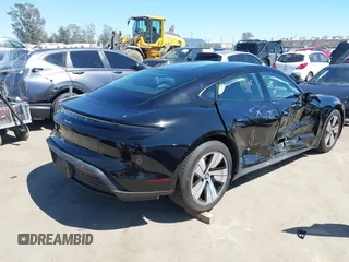 2023 Porsche Taycan z VIN WP0AA2Y19PSA14314, wystawiony jako IAAI lot #42207002 z przebiegiem 6582 mil mil oraz . Historia ofert i sprzedaży dostępna na DreamBid. Obrazek 4.