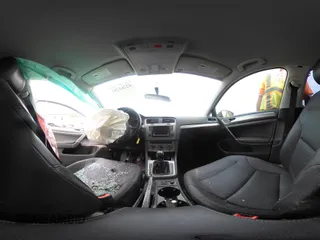 2015 Volkswagen Golf SEL z VIN 3VWRA7AU0FM077582, wystawiony jako IAAI lot #42261201 z przebiegiem 103 745 mil mil oraz . Historia ofert i sprzedaży dostępna na DreamBid. Obrazek 19.