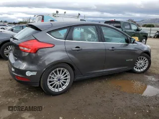 2016 Ford Focus Electric z VIN 1FADP3R45GL221550, wystawiony jako Copart lot #43874655 z przebiegiem 70 651 mil mil oraz Szkody całkowita. Historia ofert i sprzedaży dostępna na DreamBid. Obrazek 3.