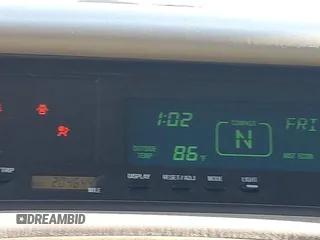 2001 Toyota Avalon XL z VIN 4T1BF28B01U142721, wystawiony jako IAAI lot #42340748 z przebiegiem 204 644 mil mil oraz . Historia ofert i sprzedaży dostępna na DreamBid. Obrazek 7.