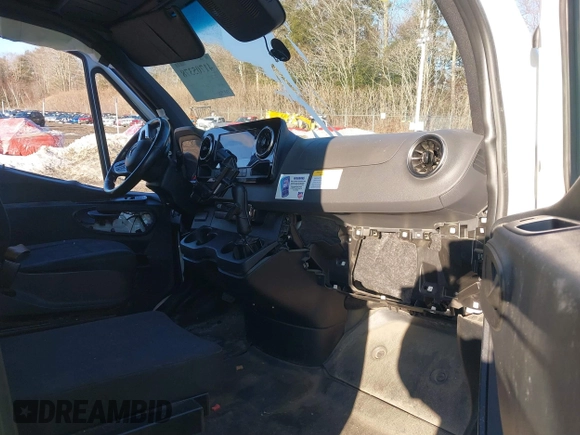 2020 Mercedes-Benz Sprinter Cargo with VIN W1Y4ECHYXLP236211, listed as a IAAI auction lot 41705378 with 139,901 mi miles and . Bid and sale history available at carsss.com. Image 5.