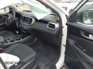 2019 Kia Sorento S V6 with VIN 5XYPG4A57KG605108, listed as a IAAI auction lot 41899611 with 121,198 mi miles. Bid and sale history available at carsss.com. Image 5.