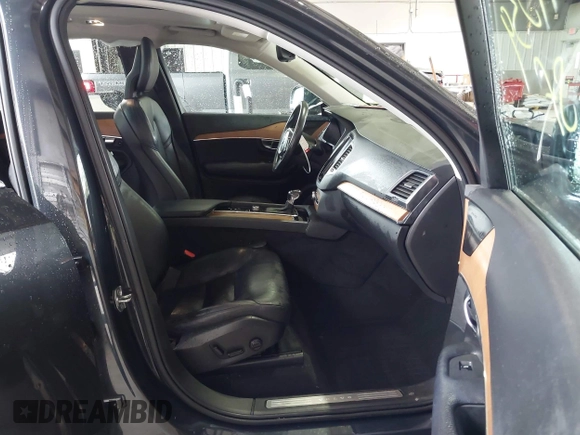 2021 Volvo XC90 Momentum z VIN YV4A22PK4M1711392, wystawiony jako IAAI lot #42011339 z przebiegiem 78 760 mil mil oraz . Historia ofert i sprzedaży dostępna na DreamBid. Obrazek 5.