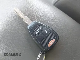 2005 Jeep Liberty Limited z VIN 1J4GK58K15W633519, wystawiony jako IAAI lot #42240372 z przebiegiem 189 926 mil mil oraz . Historia ofert i sprzedaży dostępna na DreamBid. Obrazek 11.