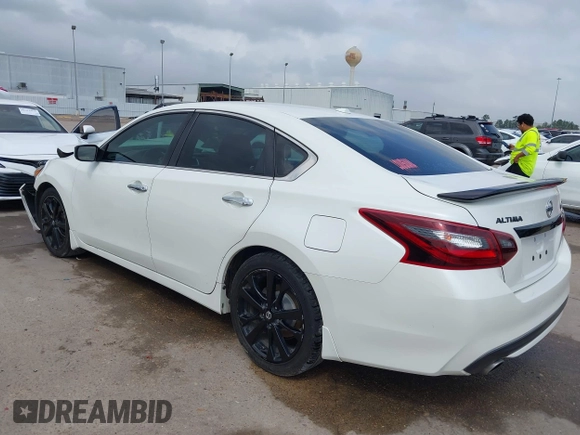 2018 Nissan Altima SR with VIN 1N4AL3AP3JC290863, listed as a IAAI auction lot 41933628 with 121,771 mi miles and . Bid and sale history available at carsss.com. Image 3.