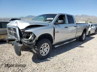 2011 Ram 2500 SLT z VIN 3D7TT2CT0BG508088, wystawiony jako Copart lot #57180845 z przebiegiem 111 311 mil mil oraz Szkoda całkowita • Salvage title. Historia ofert i sprzedaży dostępna na DreamBid. Obrazek 1.