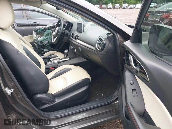 2016 Mazda 3 S Grand Touring z VIN JM1BM1N33G1277798, wystawiony jako IAAI lot #42337611 z przebiegiem 91 519 mil mil oraz . Historia ofert i sprzedaży dostępna na DreamBid. Obrazek 5.