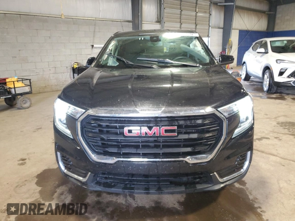 2024 GMC Terrain SLE z VIN 3GKALMEG4RL351328, wystawiony jako Copart lot #65200525 z przebiegiem 33 606 mil mil oraz Czysty tytuł • Clean title. Historia ofert i sprzedaży dostępna na DreamBid. Obrazek 5.