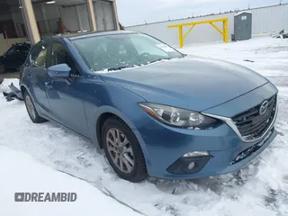 2015 Mazda 3 i Grand Touring z VIN JM1BM1M77F1267911, wystawiony jako IAAI lot #41478020 z przebiegiem 118 265 mil mil oraz . Historia ofert i sprzedaży dostępna na DreamBid. Obrazek 1.